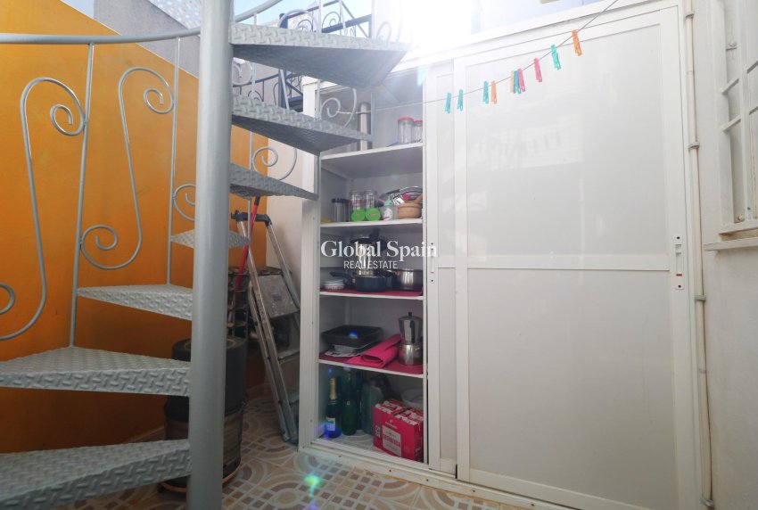 Resale - APARTMENT -
TORREVIEJA - El limonar