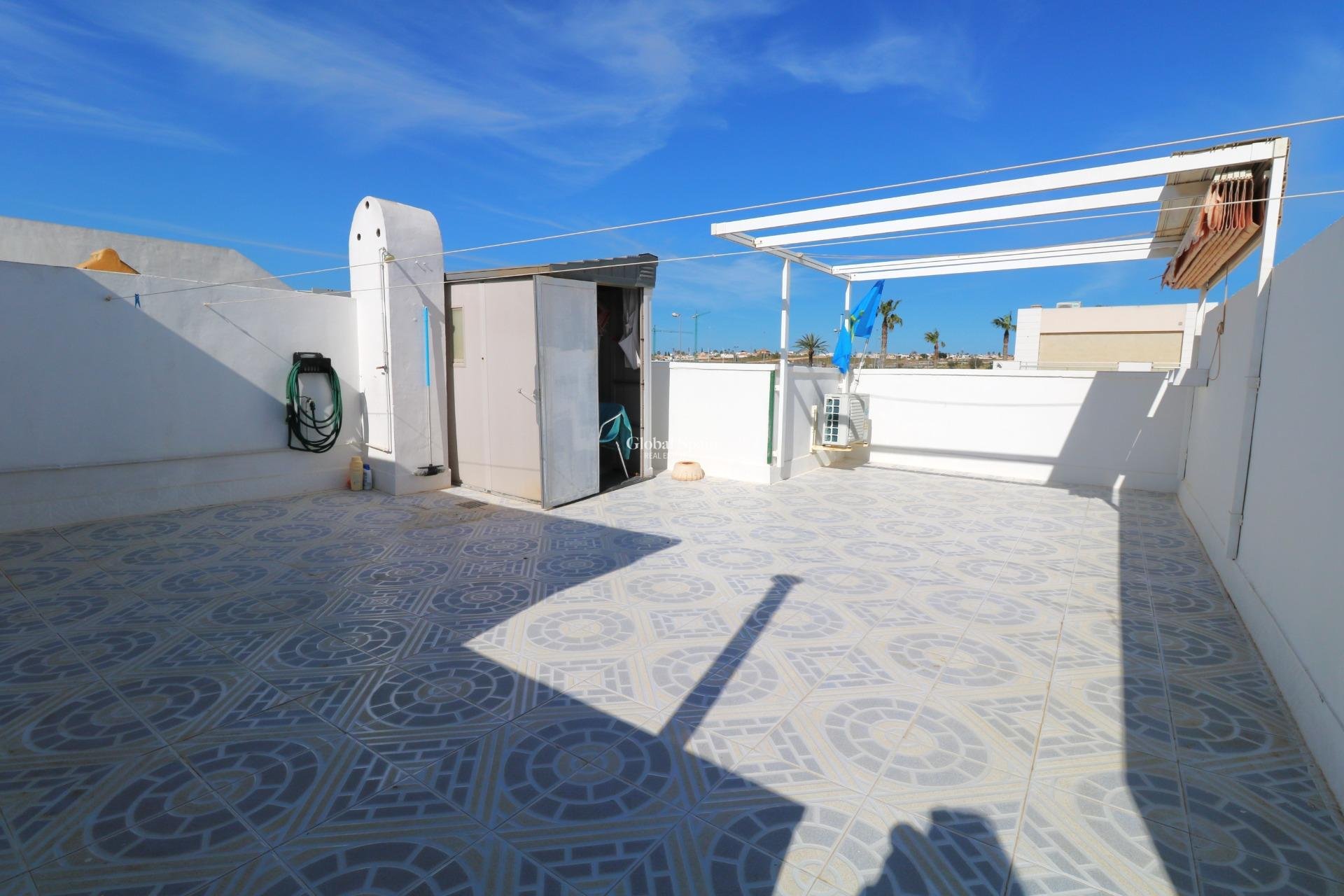 Resale - APARTMENT -
TORREVIEJA - El limonar