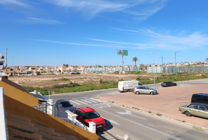 Resale - APARTMENT -
TORREVIEJA - El limonar