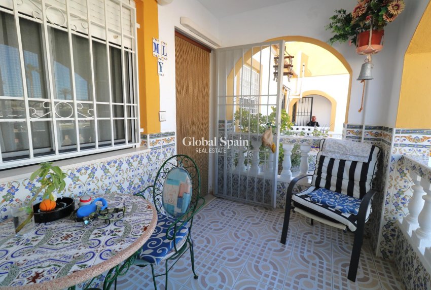 Resale - APARTMENT -
TORREVIEJA - El limonar