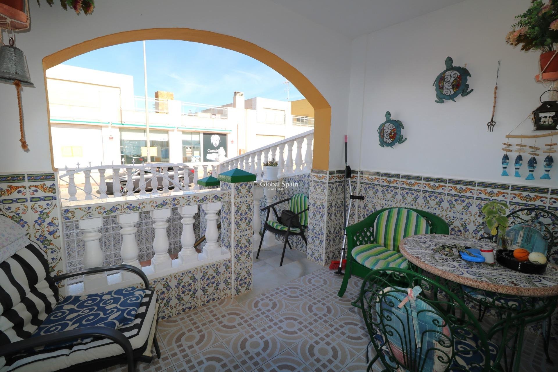 Resale - APARTMENT -
TORREVIEJA - El limonar