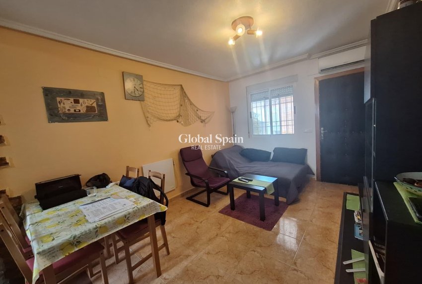 Resale - APARTMENT -
TORREVIEJA - El limonar