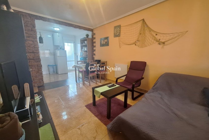 Resale - APARTMENT -
TORREVIEJA - El limonar