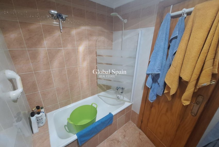 Resale - APARTMENT -
TORREVIEJA - El limonar