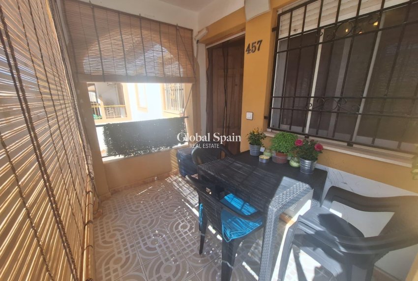 Resale - APARTMENT -
TORREVIEJA - El limonar
