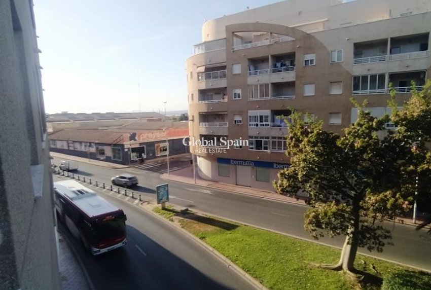 Resale - APARTMENT -
TORREVIEJA - El molino