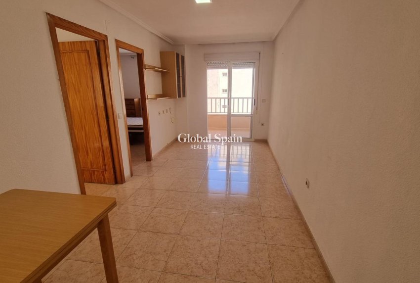 Resale - APARTMENT -
TORREVIEJA - El molino