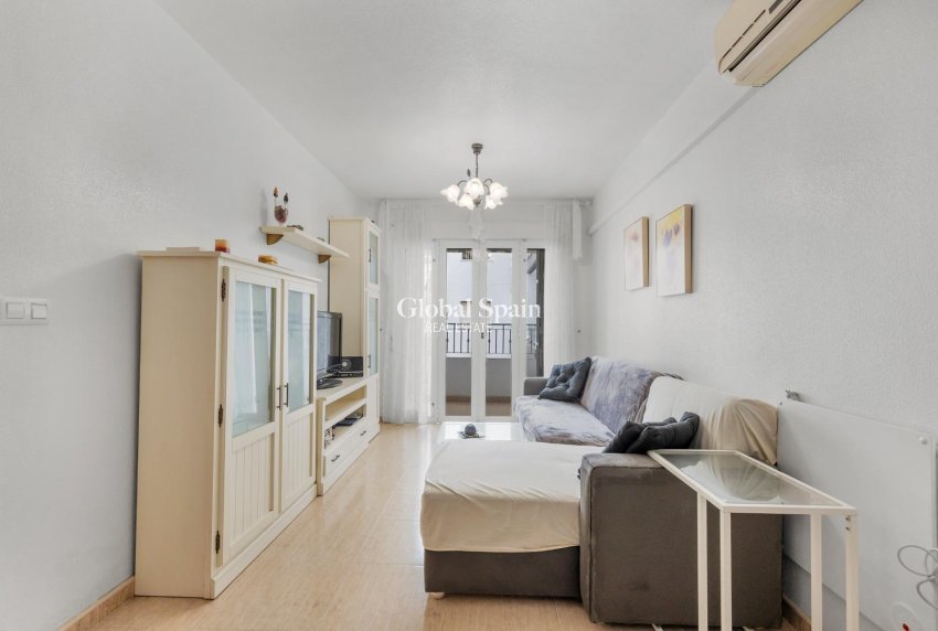 Resale - APARTMENT -
TORREVIEJA - El Molino