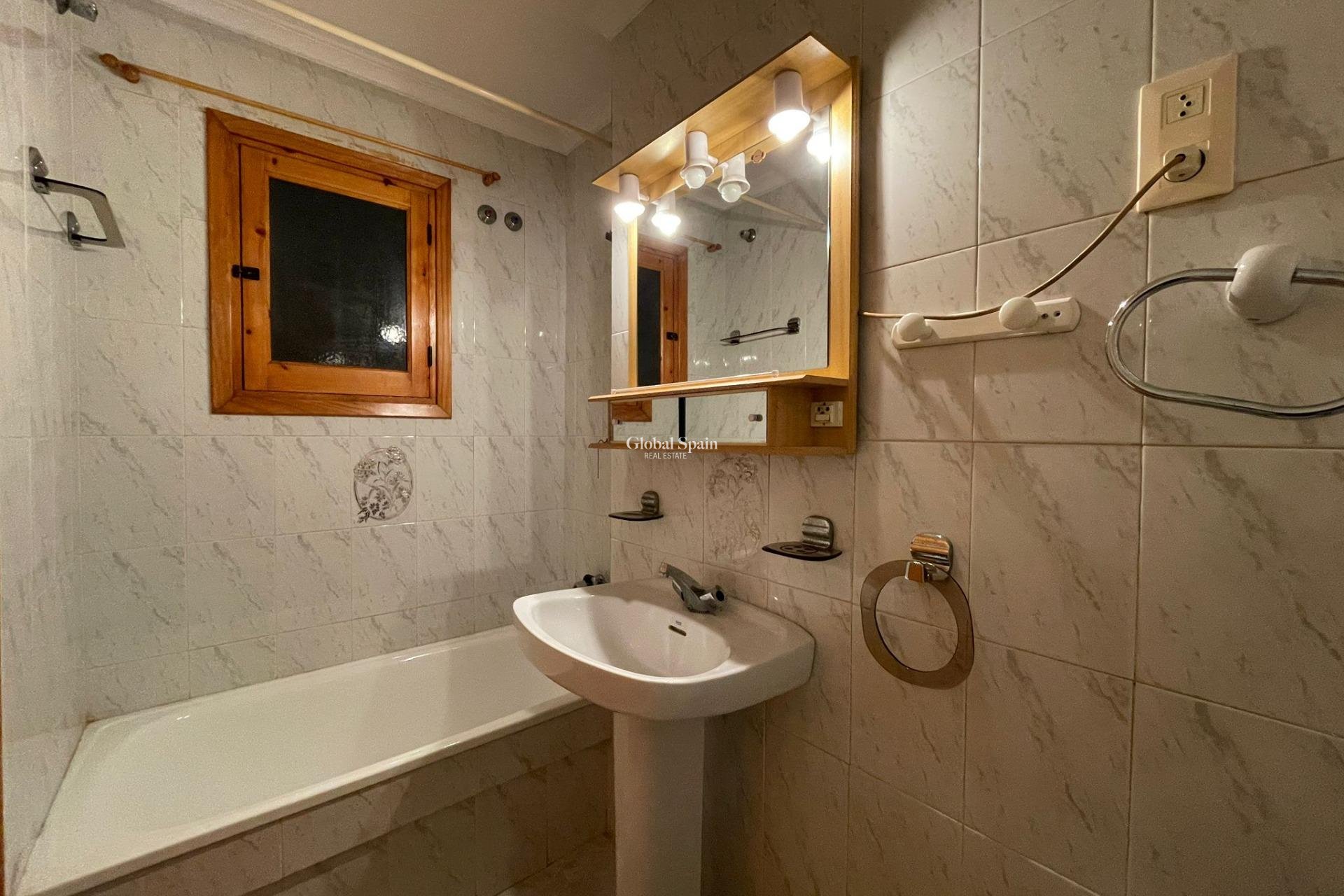 Resale - APARTMENT -
TORREVIEJA - Estacion de autobuses