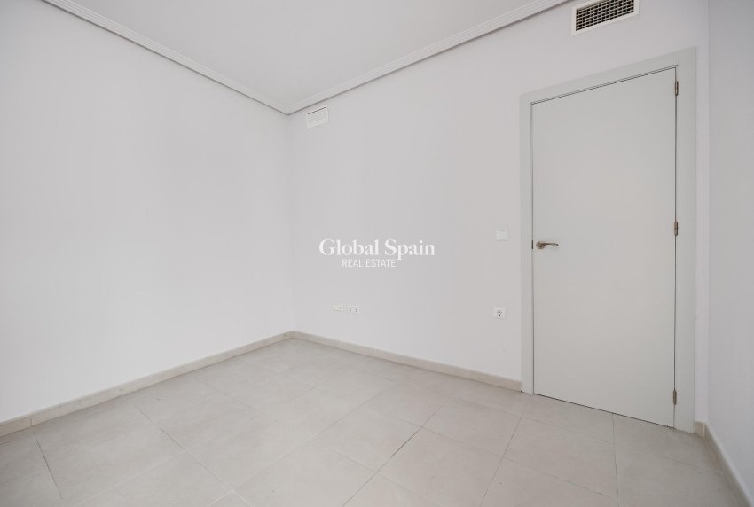 Resale - APARTMENT -
TORREVIEJA - Estacion de autobuses