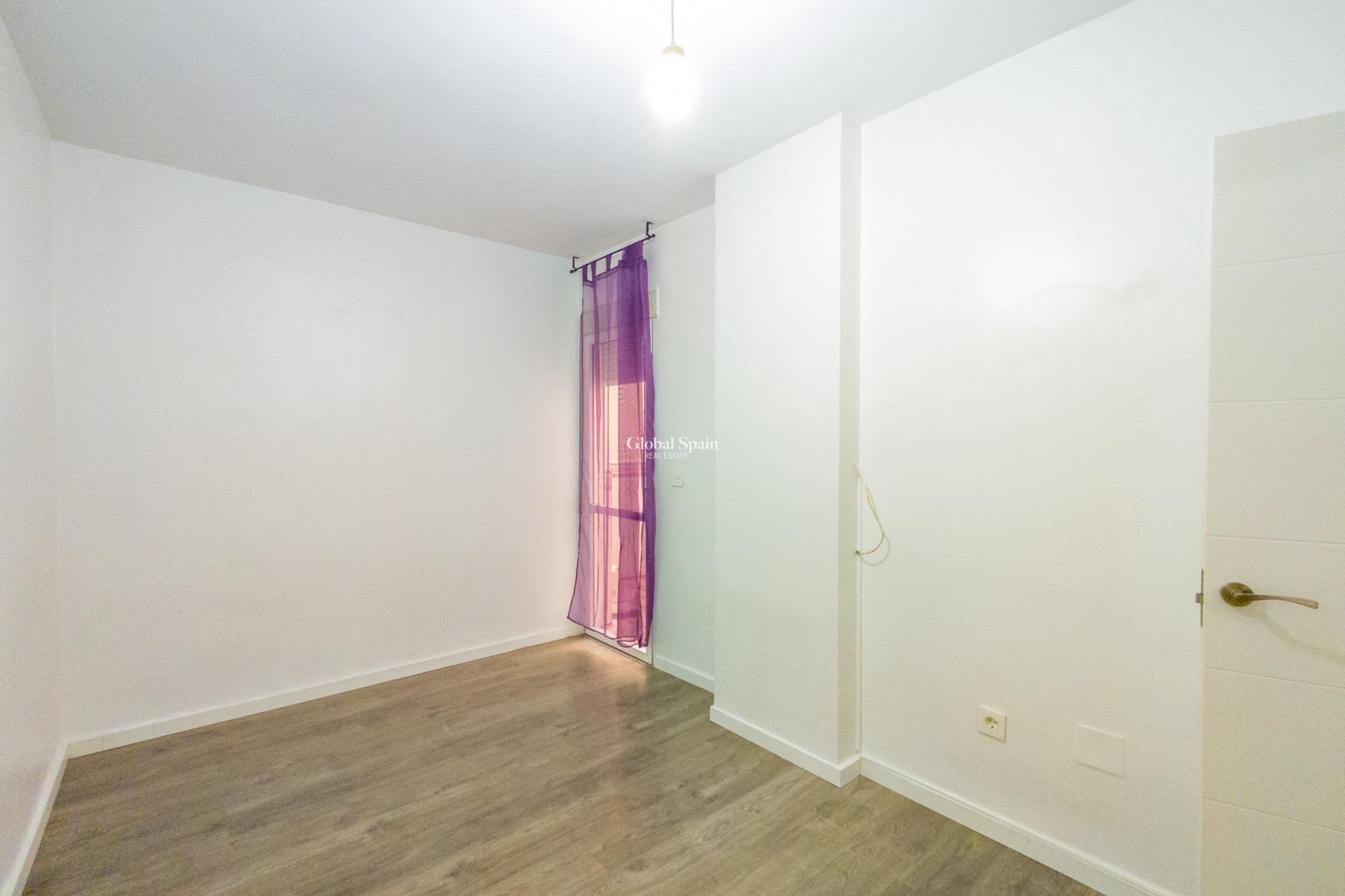 Resale - APARTMENT -
TORREVIEJA - Estacion de autobuses