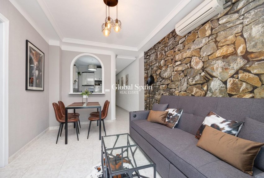 Resale - APARTMENT -
TORREVIEJA - Estacion de autobuses