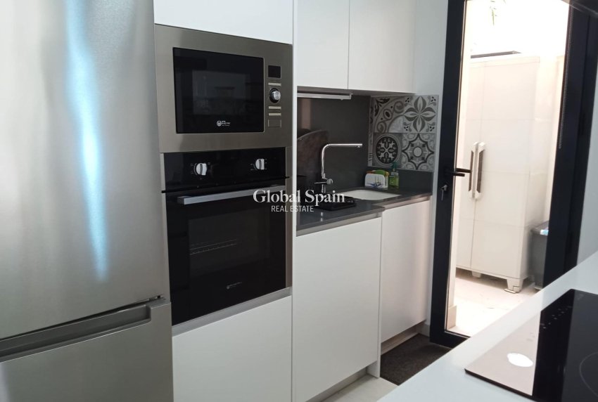 Resale - APARTMENT -
TORREVIEJA - Estacion de autobuses