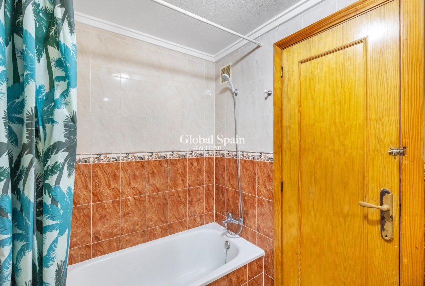 Resale - APARTMENT -
TORREVIEJA - Estacion de autobuses