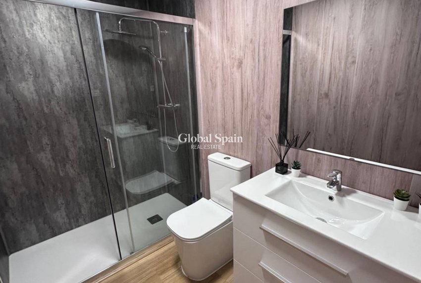Resale - APARTMENT -
TORREVIEJA - Estacion de autobuses