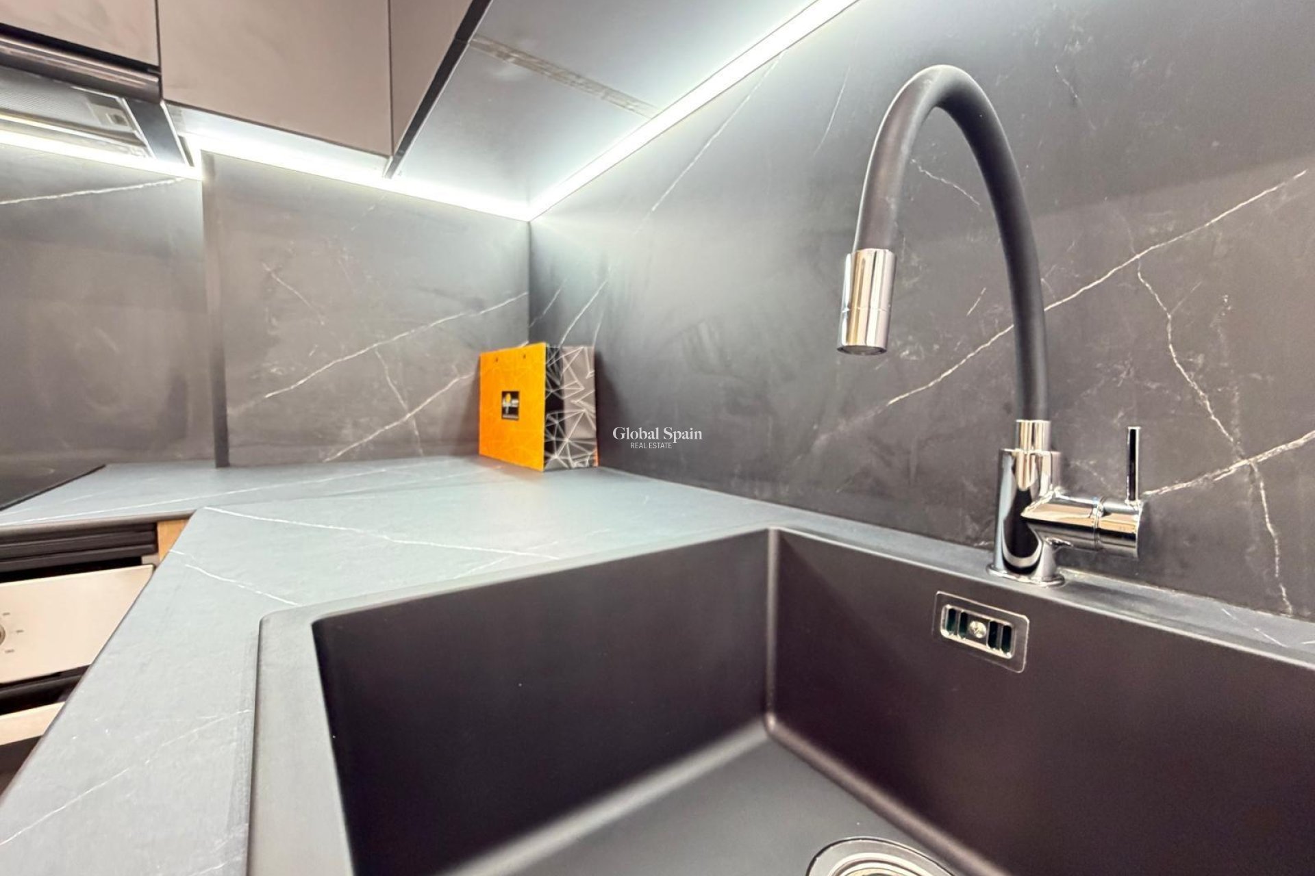 Resale - APARTMENT -
TORREVIEJA - Estacion de autobuses