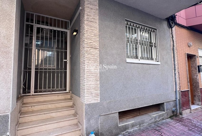 Resale - APARTMENT -
TORREVIEJA - Estacion de autobuses