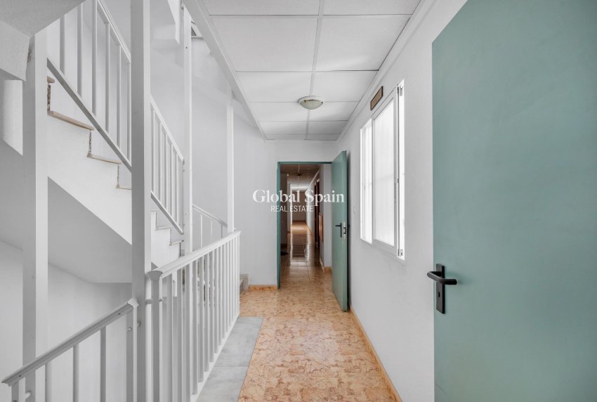 Resale - APARTMENT -
TORREVIEJA - Estacion de autobuses