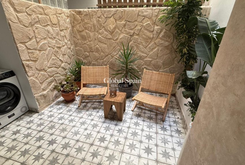 Resale - APARTMENT -
TORREVIEJA - Estacion de autobuses