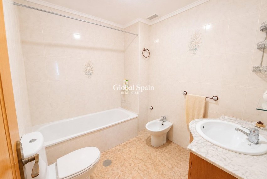Resale - APARTMENT -
TORREVIEJA - Estacion de autobuses