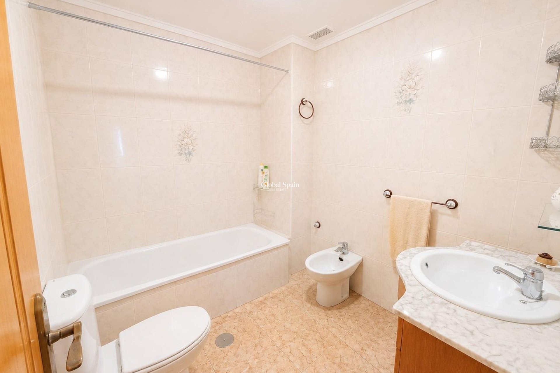 Resale - APARTMENT -
TORREVIEJA - Estacion de autobuses