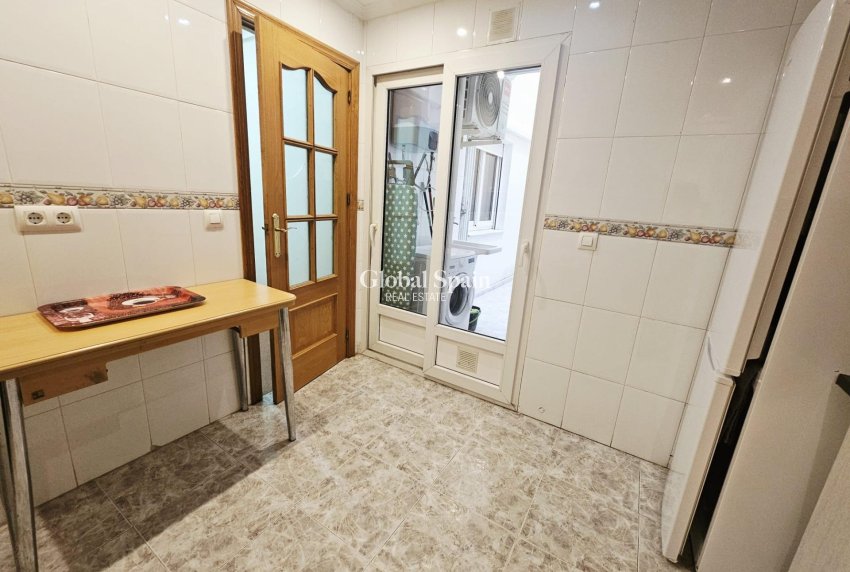 Resale - APARTMENT -
TORREVIEJA - Estacion de autobuses