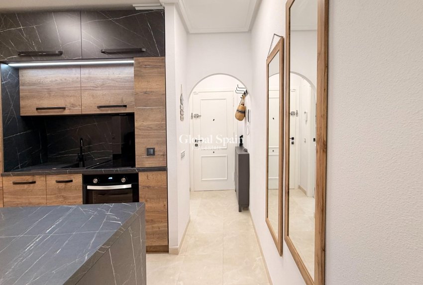 Resale - APARTMENT -
TORREVIEJA - Estacion de autobuses