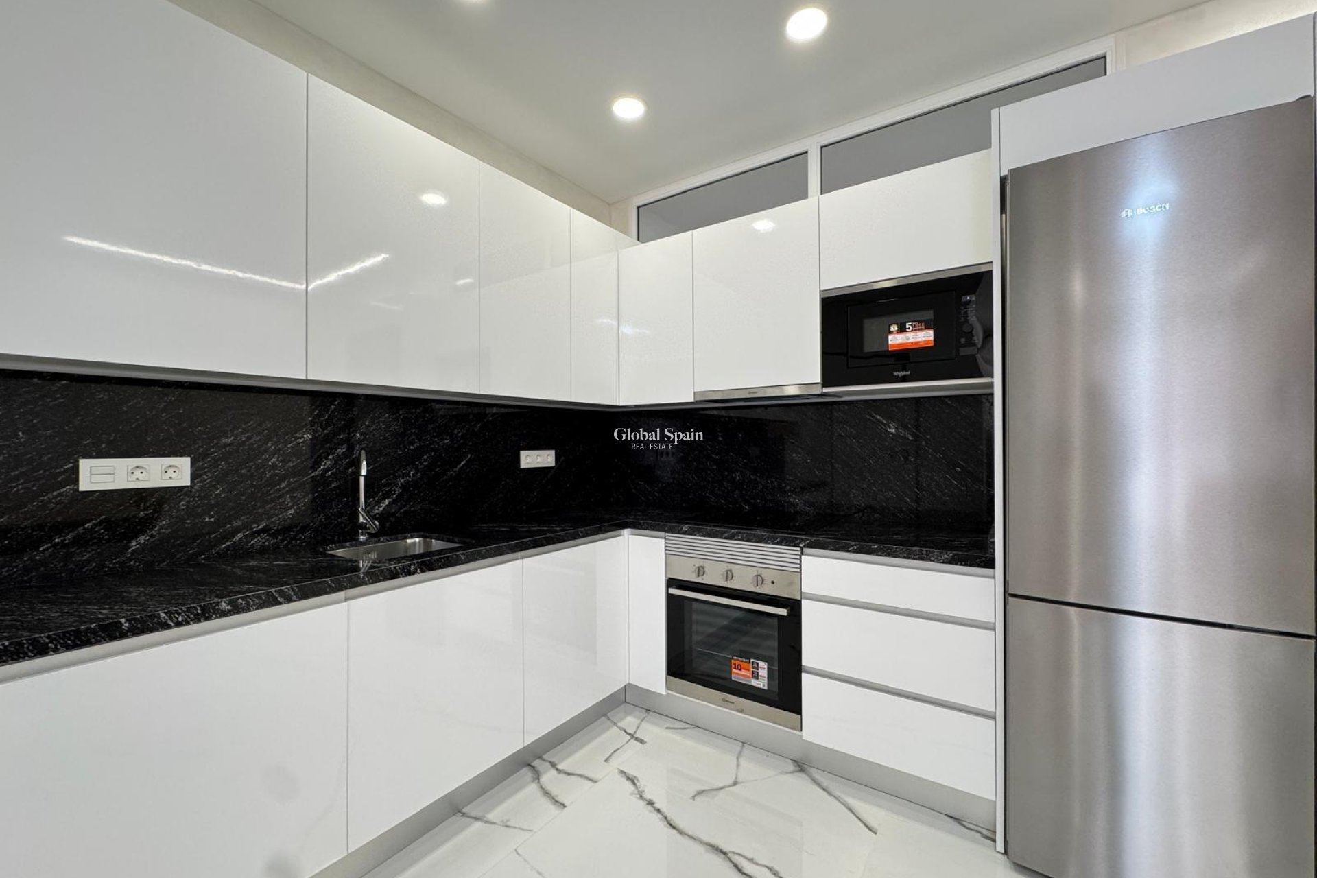 Resale - APARTMENT -
TORREVIEJA - Estacion de autobuses