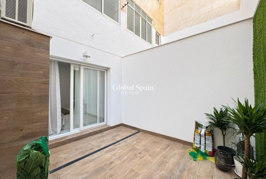 Resale - APARTMENT -
TORREVIEJA - Estacion de autobuses