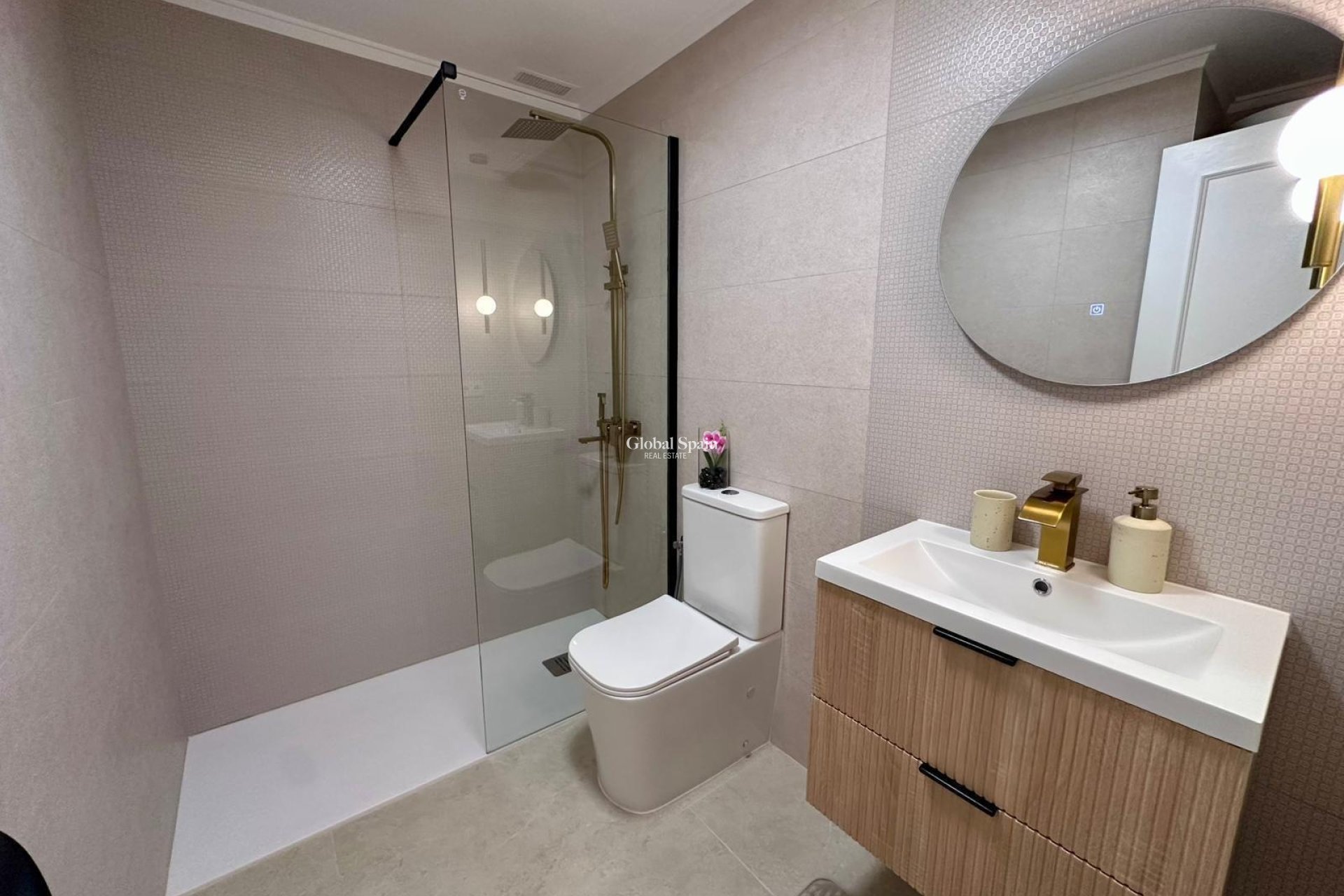 Resale - APARTMENT -
TORREVIEJA - Estacion de autobuses