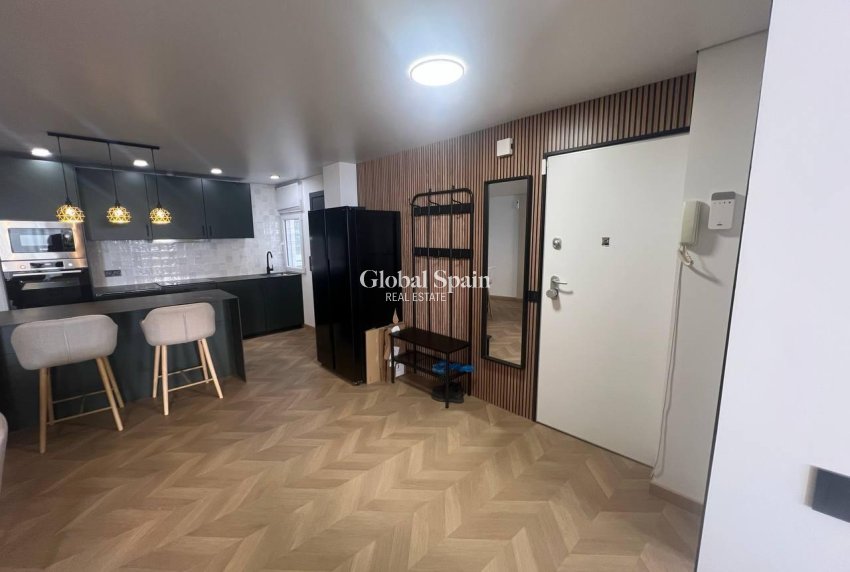Resale - APARTMENT -
TORREVIEJA - Estacion de autobuses