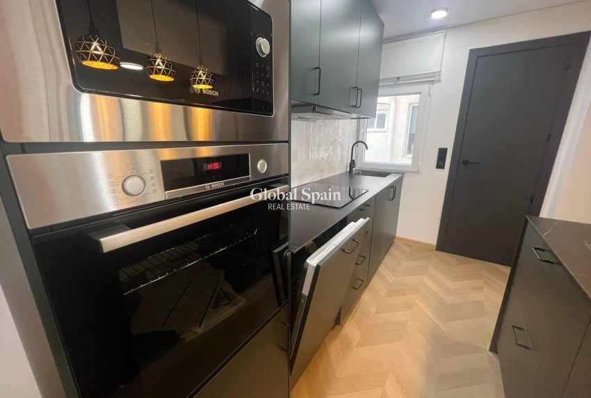 Resale - APARTMENT -
TORREVIEJA - Estacion de autobuses