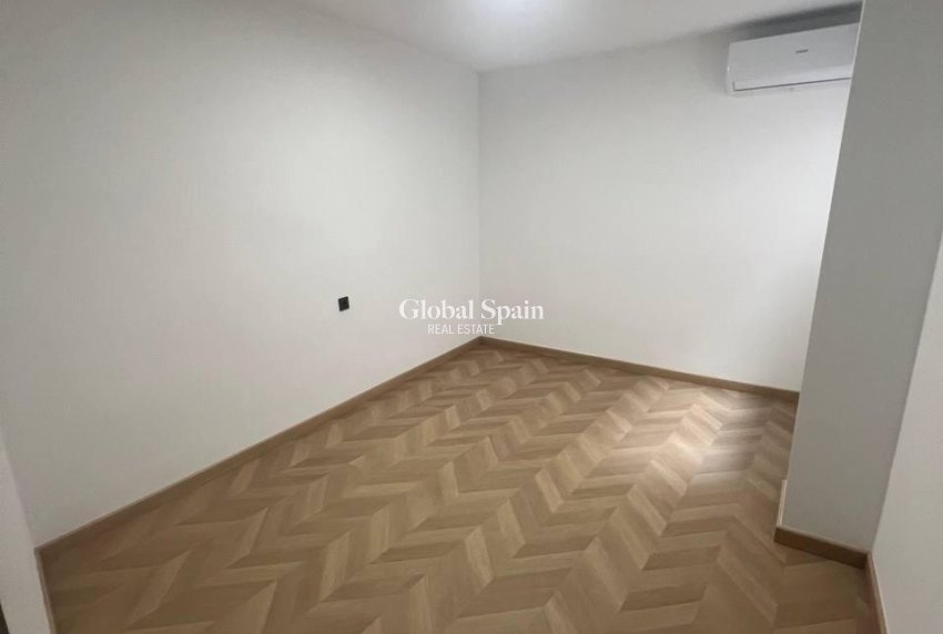 Resale - APARTMENT -
TORREVIEJA - Estacion de autobuses