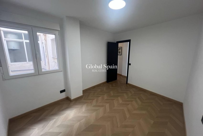 Resale - APARTMENT -
TORREVIEJA - Estacion de autobuses