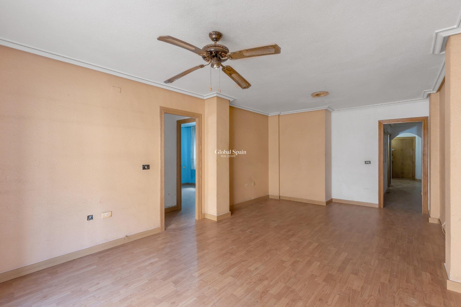 Resale - Apartment -
TORREVIEJA - Habaneras