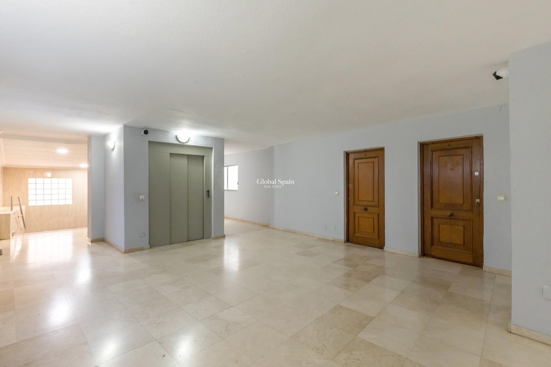 Resale - Apartment -
TORREVIEJA - Habaneras