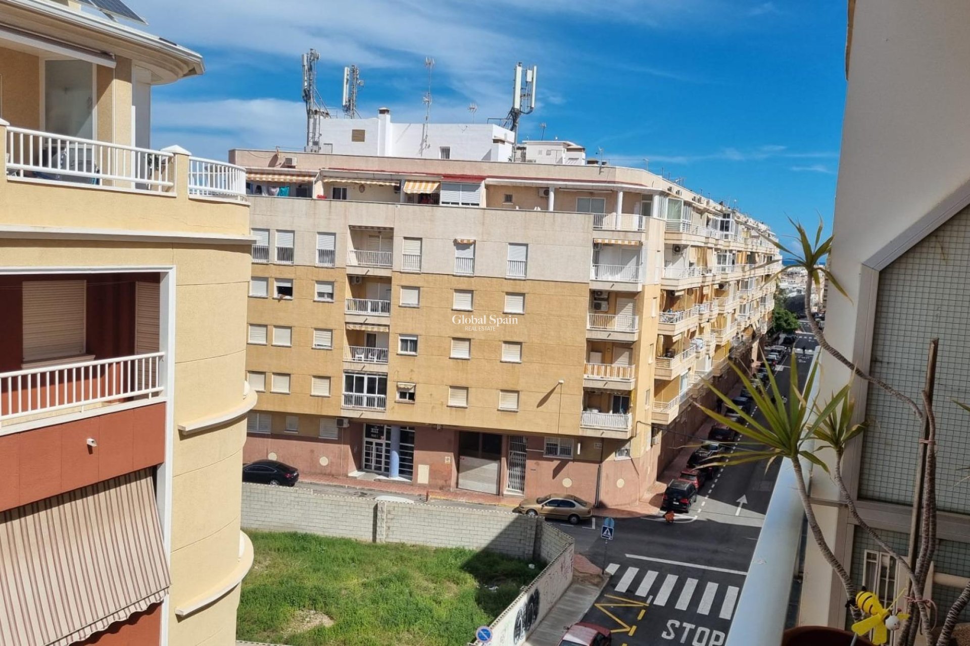 Resale - APARTMENT -
TORREVIEJA - Habaneras