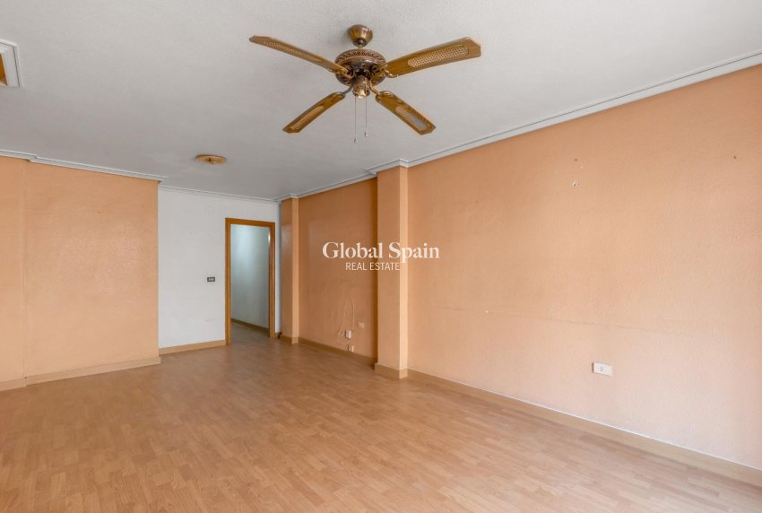 Resale - APARTMENT -
TORREVIEJA - Habaneras