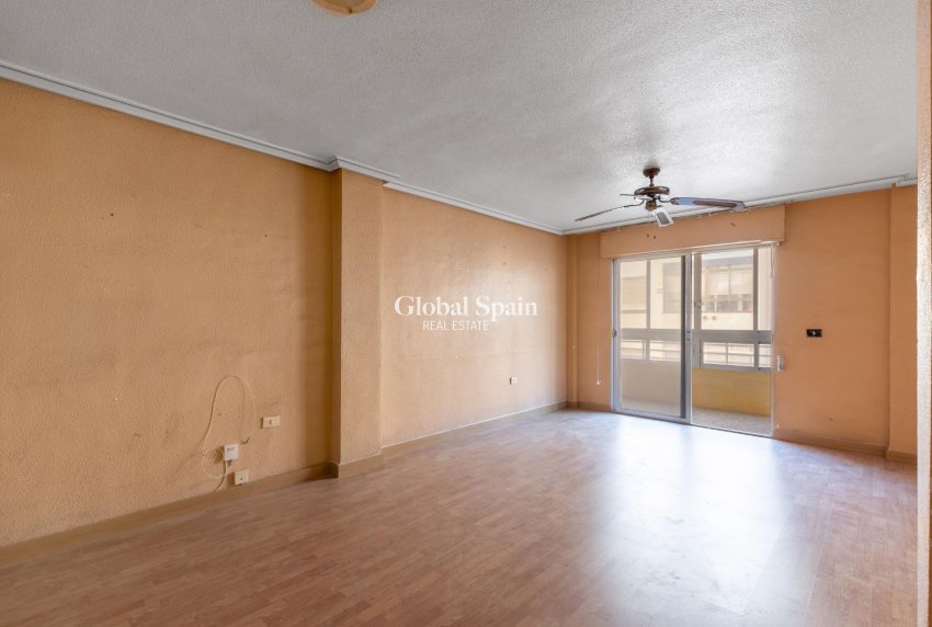 Resale - APARTMENT -
TORREVIEJA - Habaneras