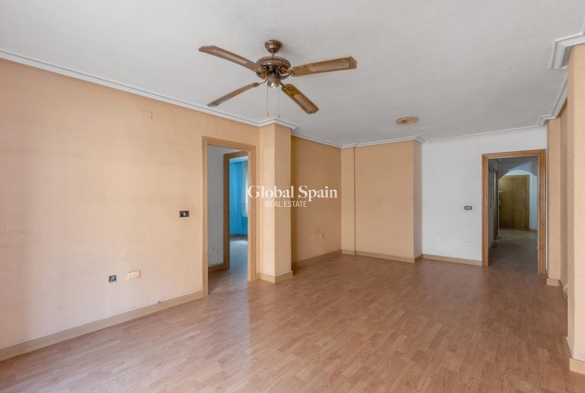 Resale - APARTMENT -
TORREVIEJA - Habaneras