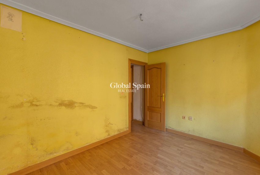 Resale - APARTMENT -
TORREVIEJA - Habaneras