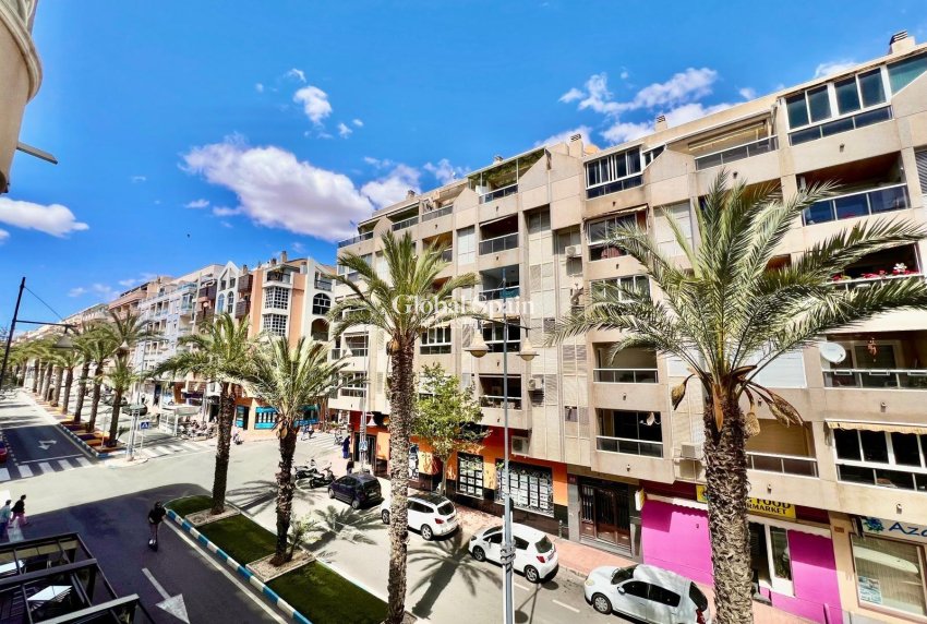 Resale - APARTMENT -
TORREVIEJA - Habaneras