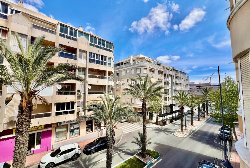 Resale - APARTMENT -
TORREVIEJA - Habaneras