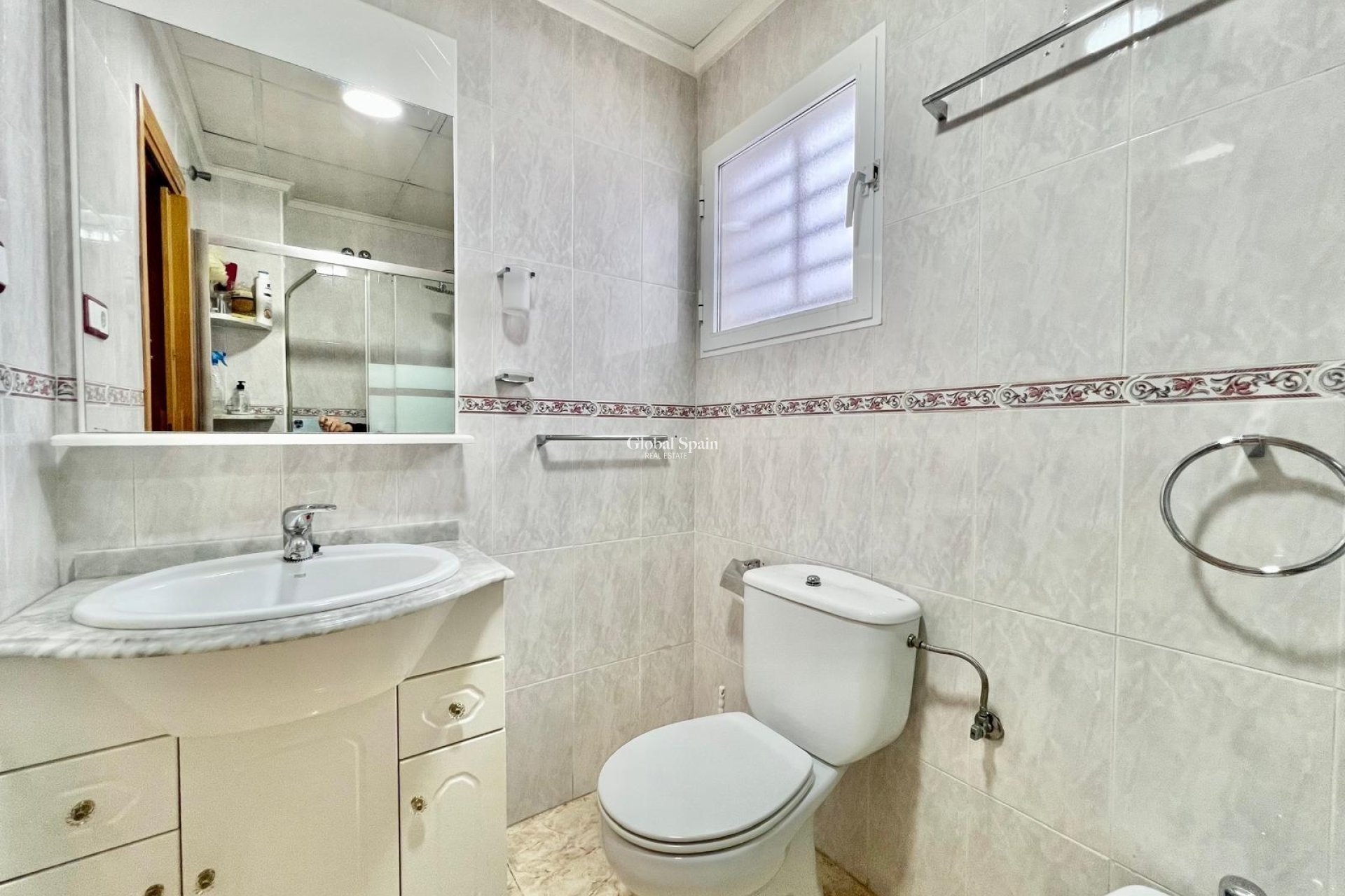 Resale - APARTMENT -
TORREVIEJA - Habaneras