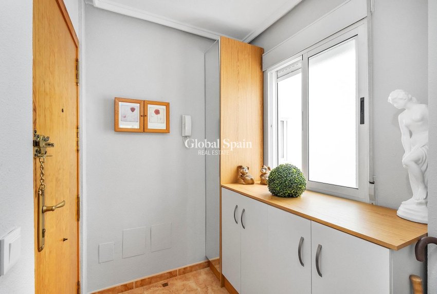 Resale - APARTMENT -
TORREVIEJA - Habaneras
