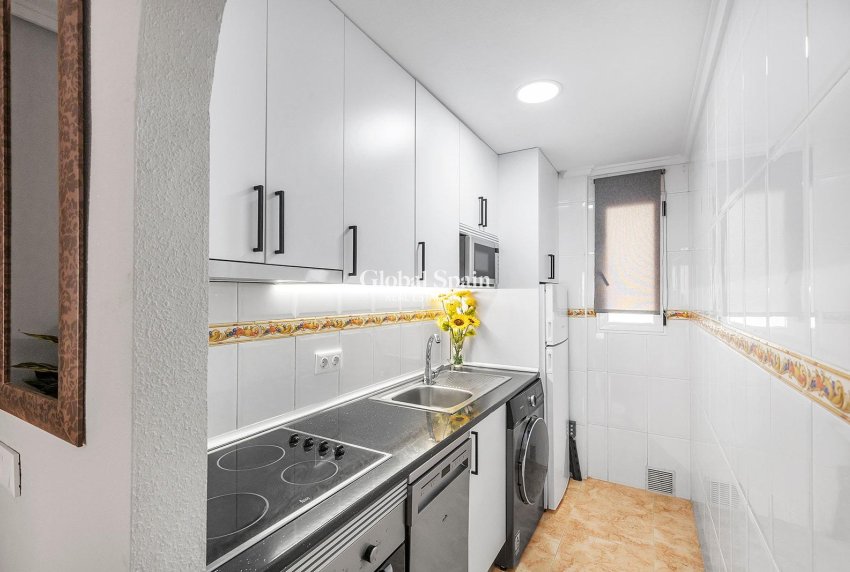 Resale - APARTMENT -
TORREVIEJA - Habaneras
