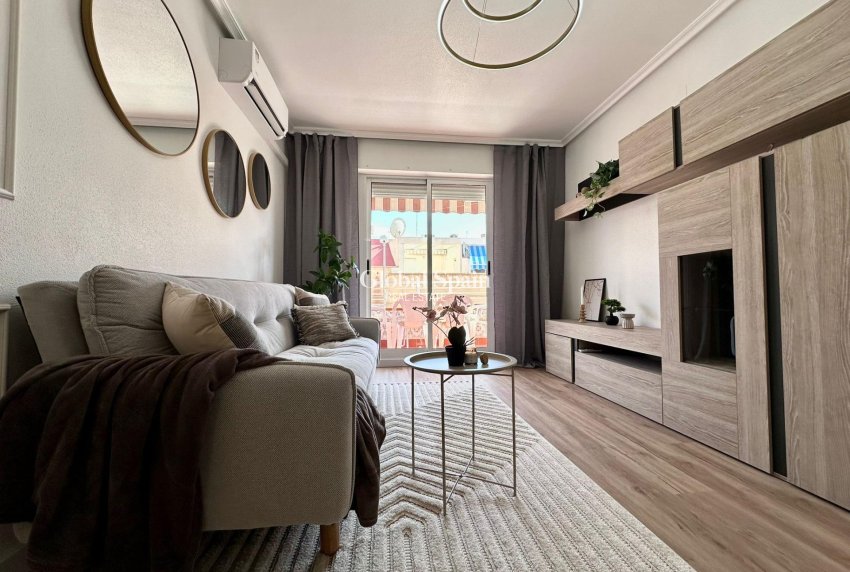 Resale - APARTMENT -
TORREVIEJA - Habaneras