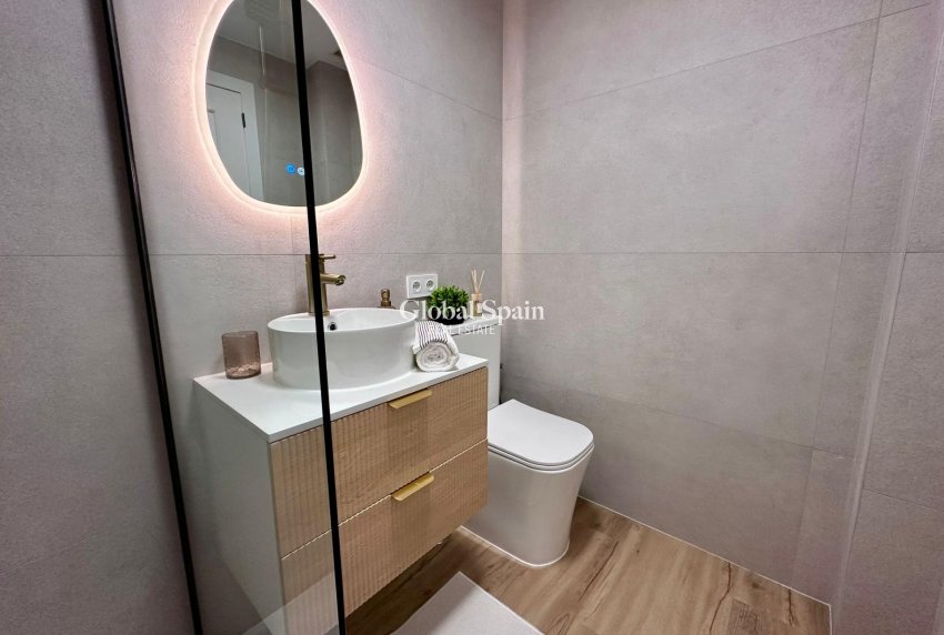 Resale - APARTMENT -
TORREVIEJA - Habaneras