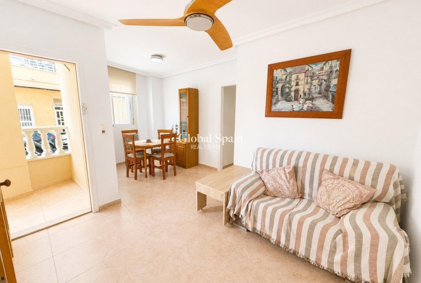 Resale - APARTMENT -
TORREVIEJA - Habaneras