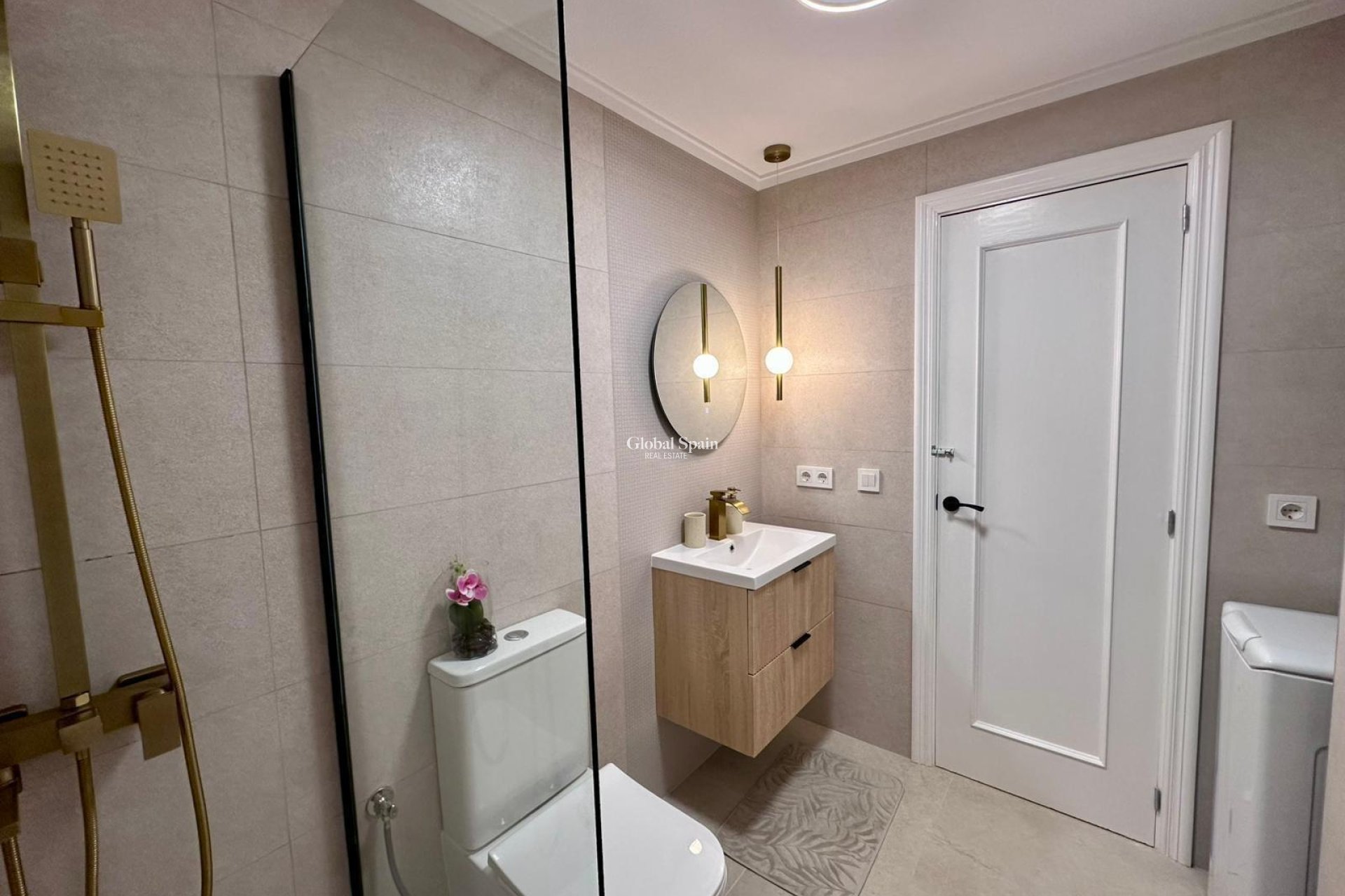 Resale - APARTMENT -
TORREVIEJA - Habaneras